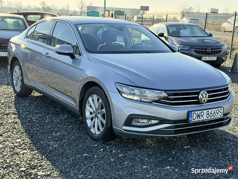 Używany VW Passat Business 150 KM (110 kW) 2020 Srebrny (metalik) Sedan/Limuzyna