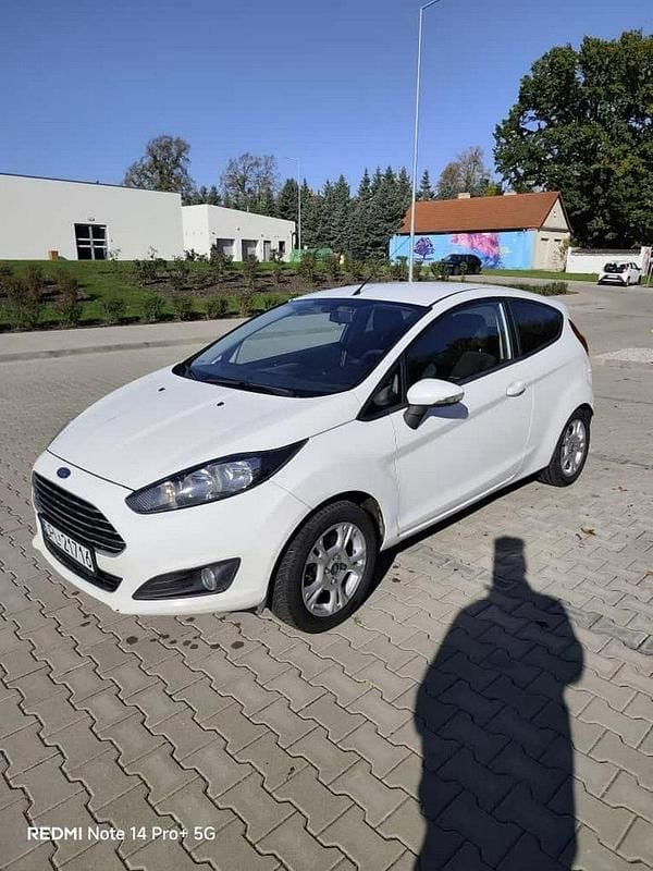 Biały Używany 2013 Ford Fiesta Hatchback | 17 900 zł (Uczciwa cena) - Obraz 1/4