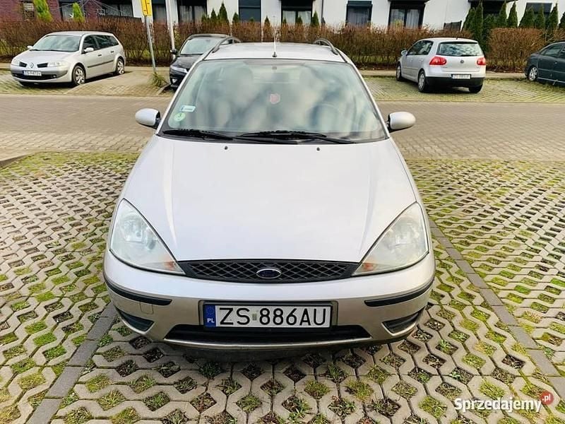 Używany Ford Focus 2001 Srebrny Kombi