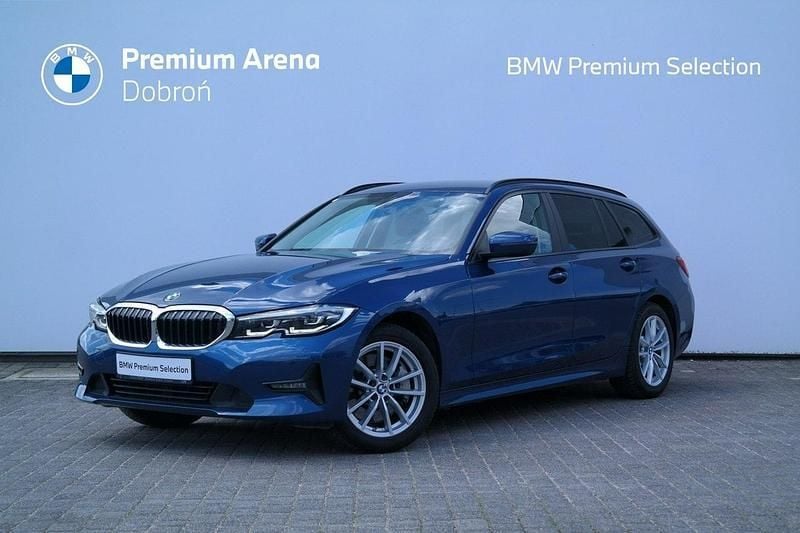 Niebieski (metalik) Używany 2021 BMW 330 Kombi | 114 900 zł (Super Cena) - Obraz 1/4