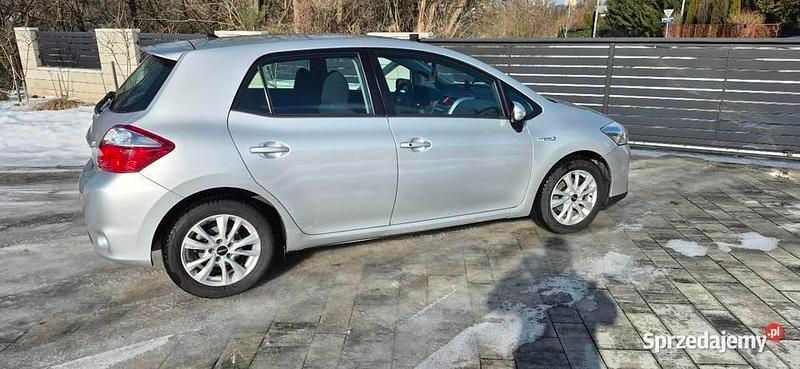 Używany Toyota Auris Hybrid 2010 Srebrny Hatchback