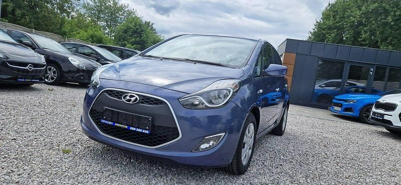 Niebieski ciemny (metalik) Używany 2011 Hyundai ix20 Minivan | 21 900 zł (Dobra cena) - Obraz 1/4