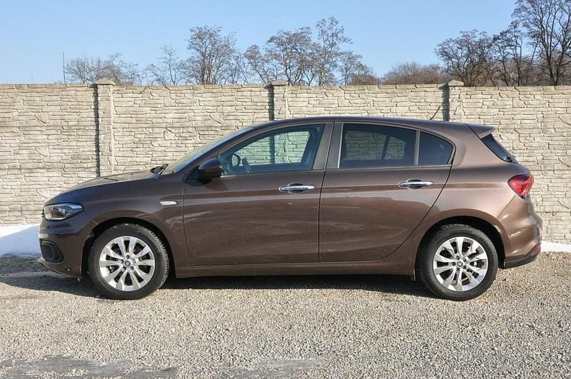 Brązowy Używany 2018 Fiat Tipo Hatchback | 33 800 zł (Dobra cena) - Obraz 1/4