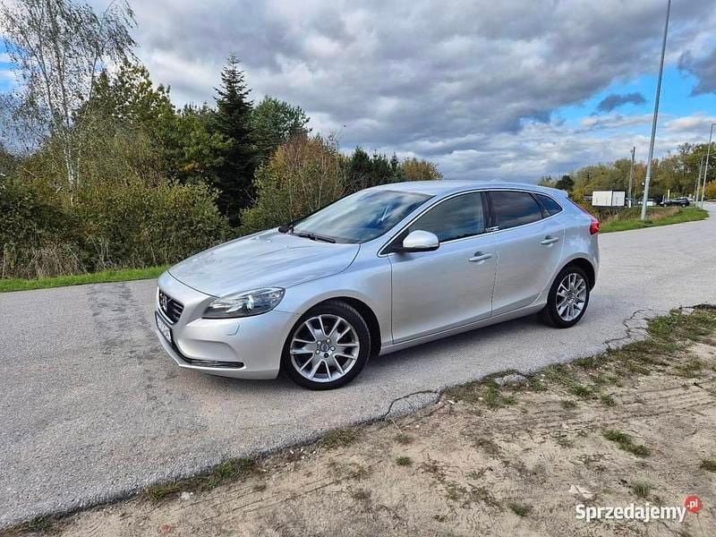Srebrny Używany 2015 Volvo V40 Momentum Kombi | 34 000 zł (Uczciwa cena) - Obraz 1/4