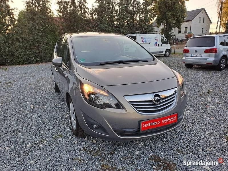 Srebrny Używany 2011 Opel Meriva Minivan | 21 900 zł (Uczciwa cena) - Obraz 1/4