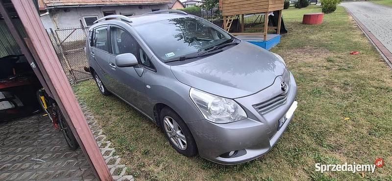 Szary Używany 2011 Toyota Verso Minivan | 22 500 zł (Dobra cena) - Obraz 1/4