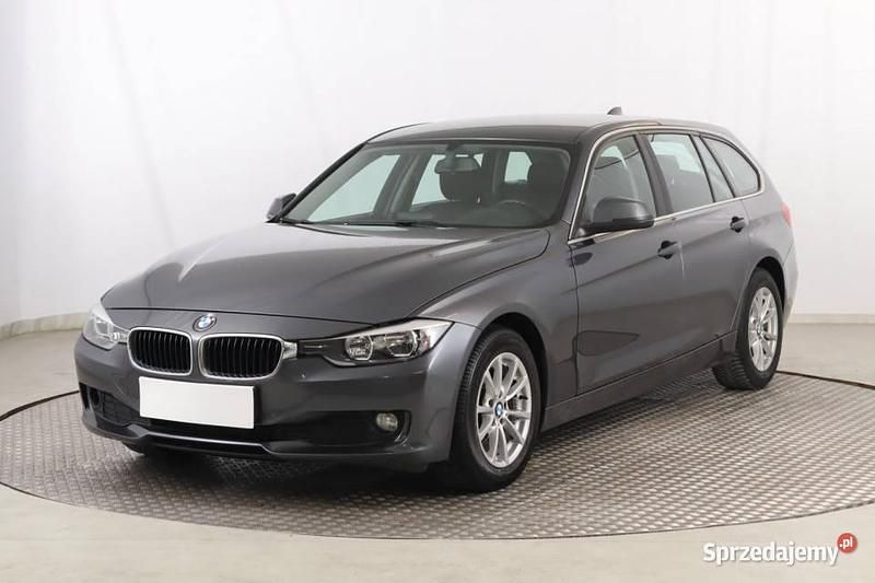 Używany BMW 318 2014 Szary Kombi