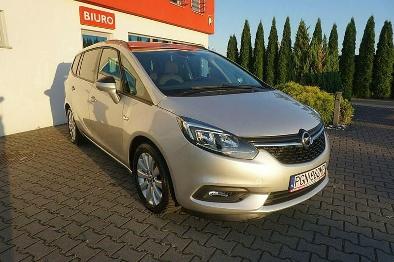 Srebrny Używany 2017 Opel Zafira Minivan | 48 900 zł (Uczciwa cena) - Obraz 1/4