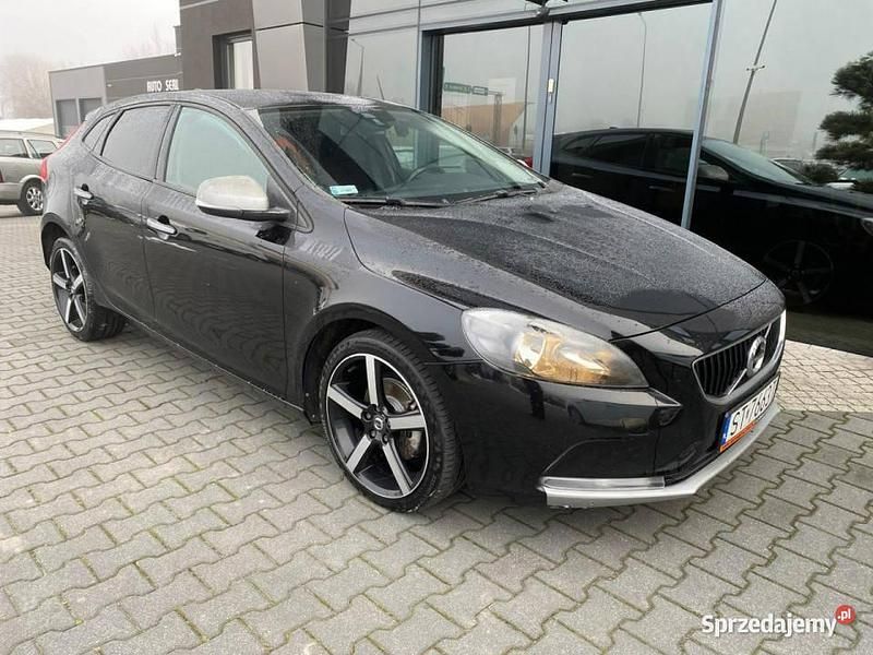 Czarny Używany 2017 Volvo V40 Hatchback | 39 900 zł (Uczciwa cena) - Obraz 1/4
