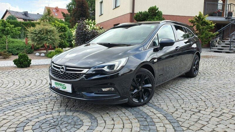 Używany Opel Astra 136 KM (100 kW) 2019 Czarny (metalik, perła) Sedan/Limuzyna