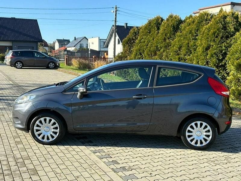 Używany Ford Fiesta 82 KM (60 kW) 2009 Szary (metalik) Hatchback