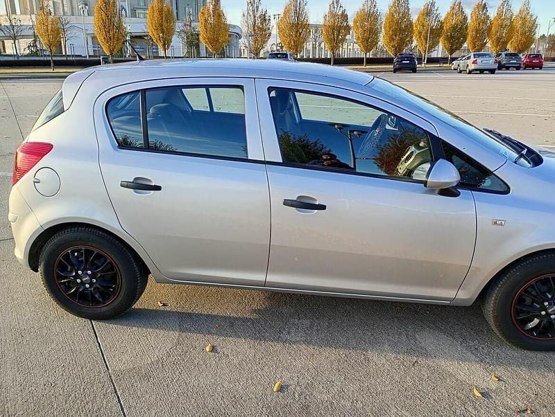 Używany Opel Corsa 2014 Srebrny Hatchback