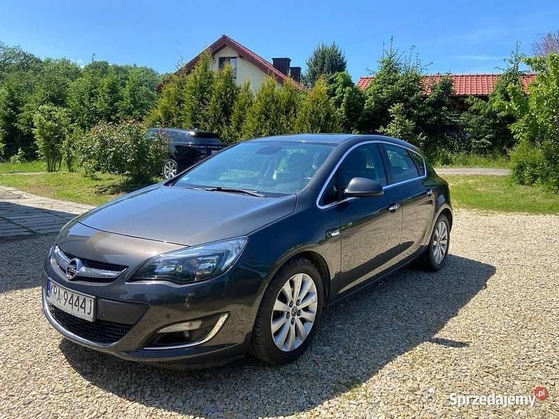 Beżowy Używany 2013 Opel Astra Cosmo Hatchback | 20 900 zł (Uczciwa cena) - Obraz 1/4