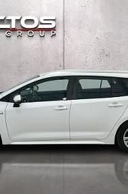 Używany Toyota Corolla Comfort 196 KM (144 kW) 2021 Biały Kombi