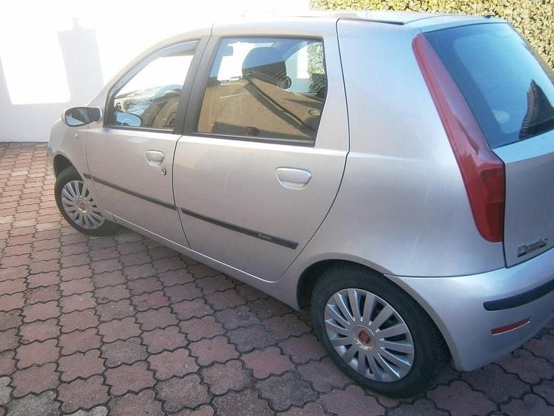 Używany Fiat Punto 2009 Srebrny Hatchback