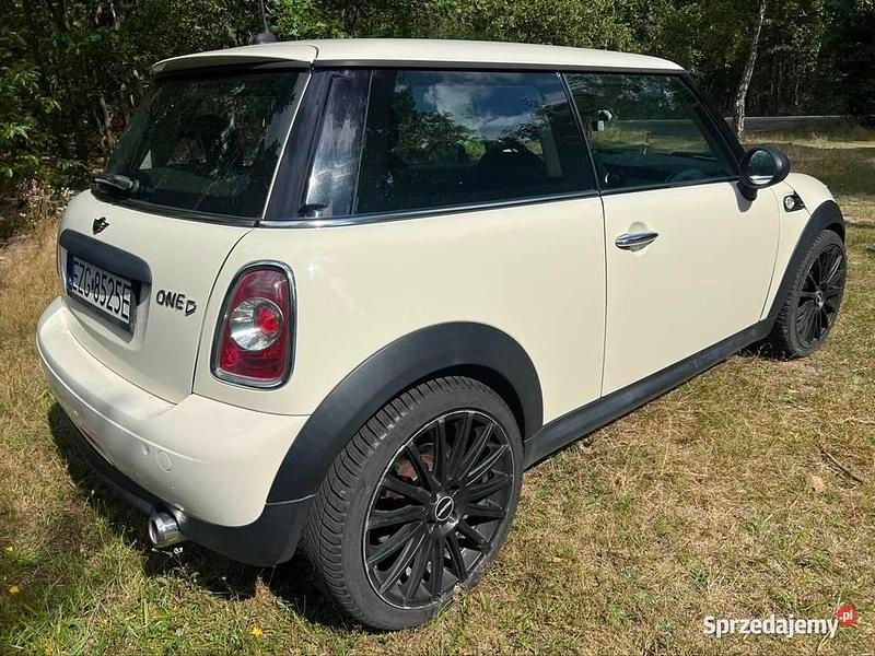 Używany Mini ONE 90 KM (66 kW) 2011 Beżowy Hatchback