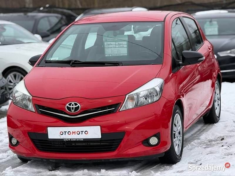 Używany Toyota Yaris 2012 Czerwony Hatchback