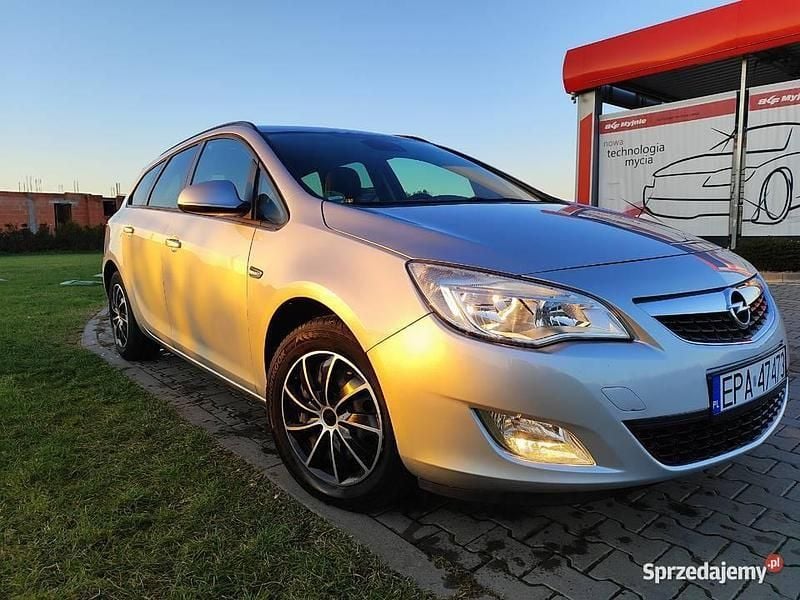 Używany Opel Astra 2010 Srebrny Kombi