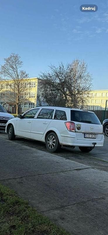 Używany Opel Astra 105 KM (77 kW) 2005 Biały Kombi