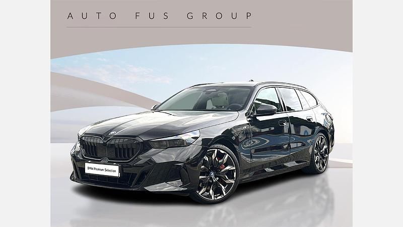 Czarny szafir metalizowany Używany 2024 BMW 550e Comfort Edition Kombi | 389 900 zł - Obraz 1/3