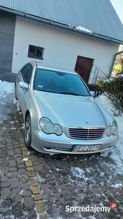 Używany Mercedes C180 Avantgarde 2001 Srebrny Sedan/Limuzyna