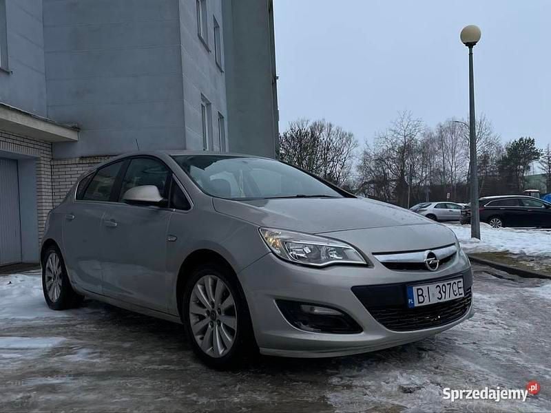 Używany Opel Astra 2011 Złoty Hatchback