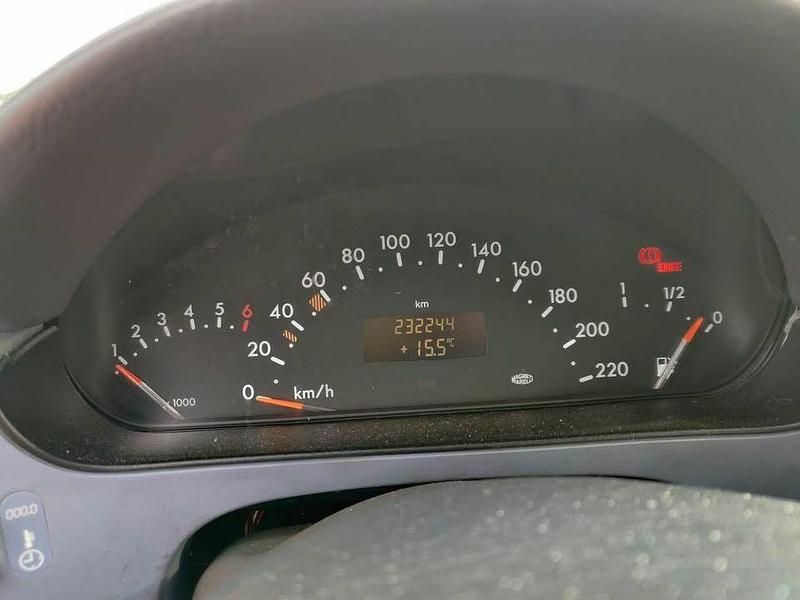 Używany Mercedes A160 1997 Srebrny Sedan/Limuzyna