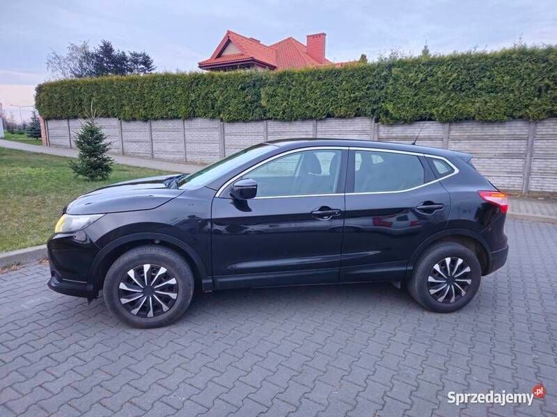 Używany Nissan Qashqai Visia 2015 Czarny SUV