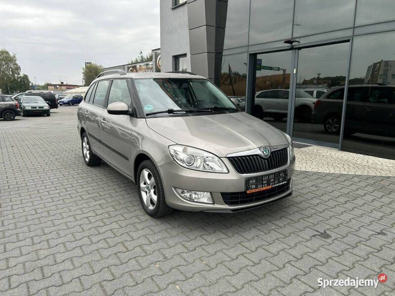 Żółty (metalik) Używany 2012 Skoda Fabia Kombi | 17 900 zł (Dość drogi) - Obraz 1/4