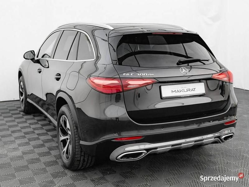Używany Mercedes GLC300e Avantgarde 2024 Czarny SUV