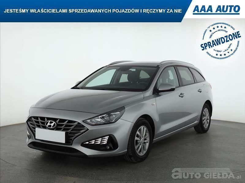 Używany Hyundai i30 120 KM (88 kW) 2022 Srebrny