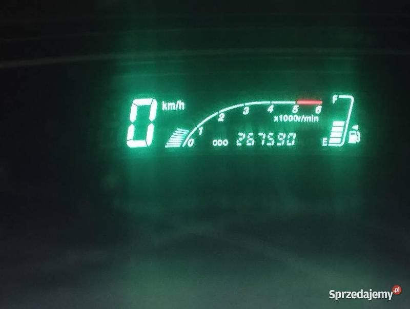 Używany Toyota Yaris 75 KM (55 kW) 2005 Złoty Hatchback