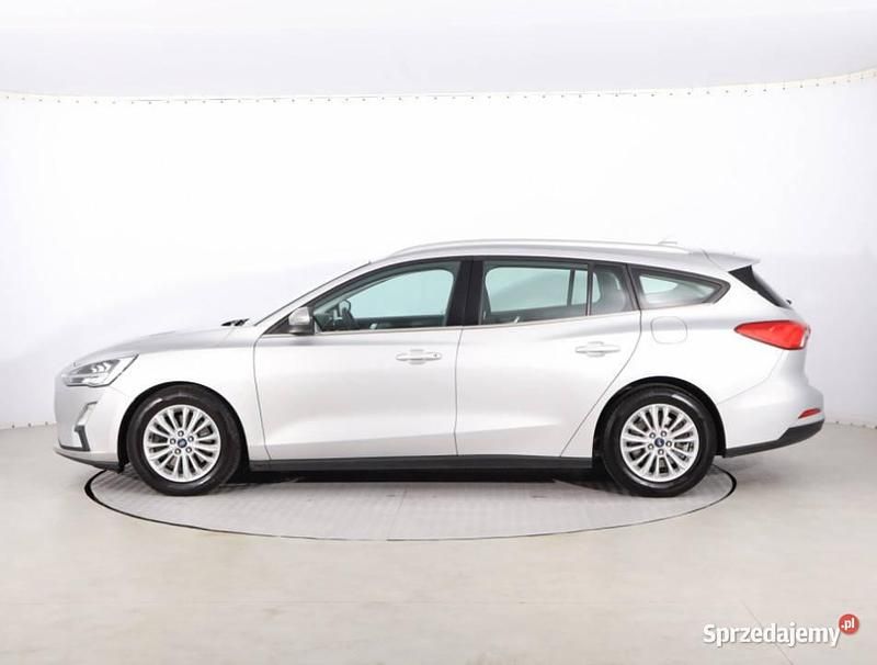 Używany Ford Focus 2019 Srebrny Kombi