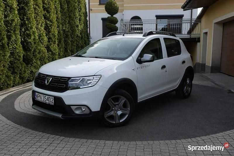 Używany Dacia Sandero Stepway 90 KM (66 kW) 2017 Biały Hatchback