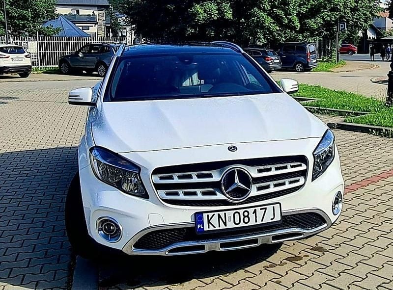 Używany Mercedes GLA250 211 KM (155 kW) 2018 Biały SUV