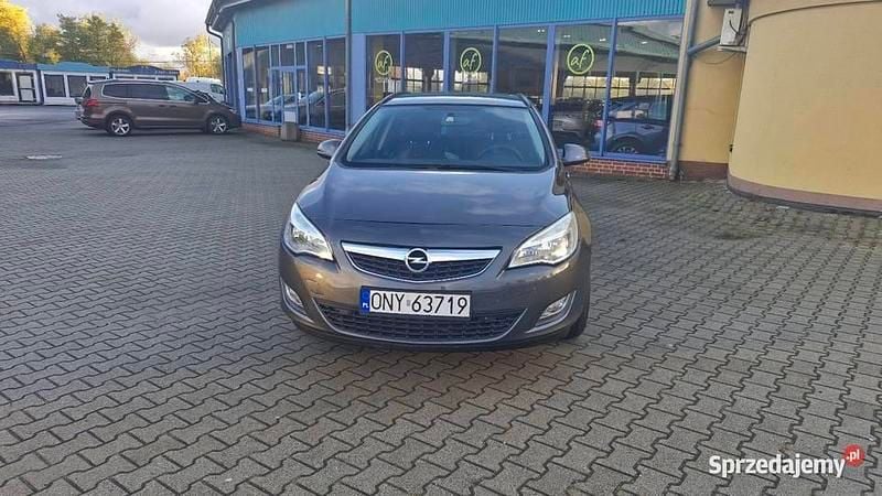 Szary Używany 2013 Opel Astra Kombi | 27 900 zł (Uczciwa cena) - Obraz 1/4