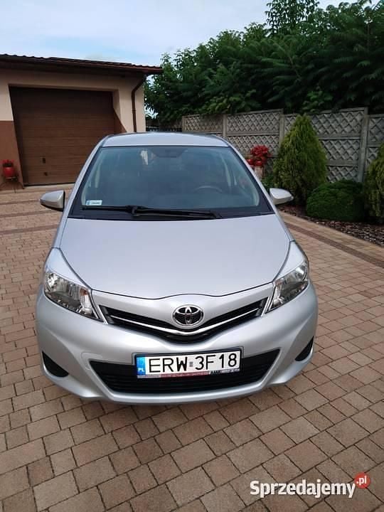 Srebrny Używany 2012 Toyota Yaris Sedan/Limuzyna | 25 000 zł (Uczciwa cena) - Obraz 1/4