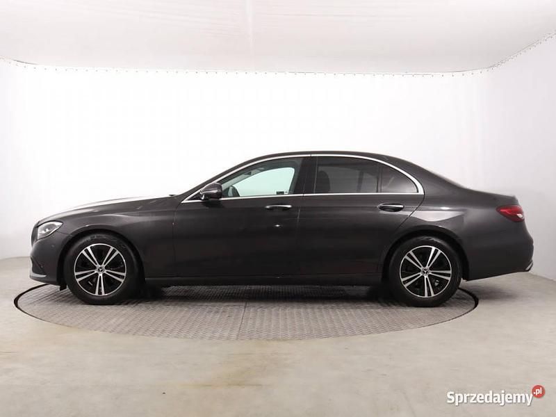 Używany Mercedes E220 2022 Czarny Sedan/Limuzyna