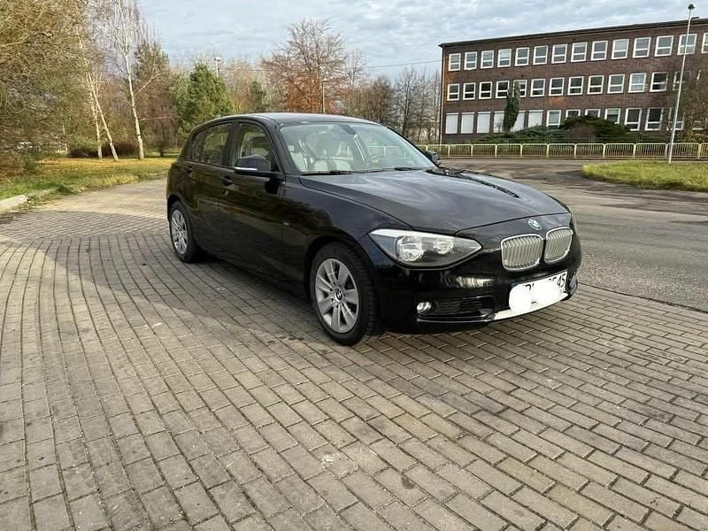 Czarny Używany 2012 BMW 118 Urban Line Hatchback | 25 000 zł (Uczciwa cena) - Obraz 1/4