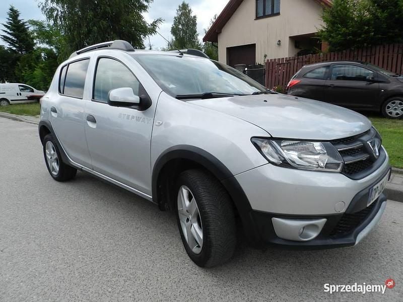 Srebrny Używany 2015 Dacia Sandero Stepway Hatchback | 21 900 zł (Dobra cena) - Obraz 1/4
