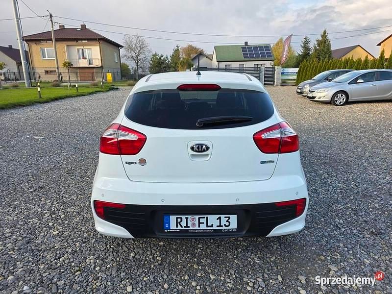 Używany Kia Rio DREAM-TEAM Edition 2015 Biały Hatchback