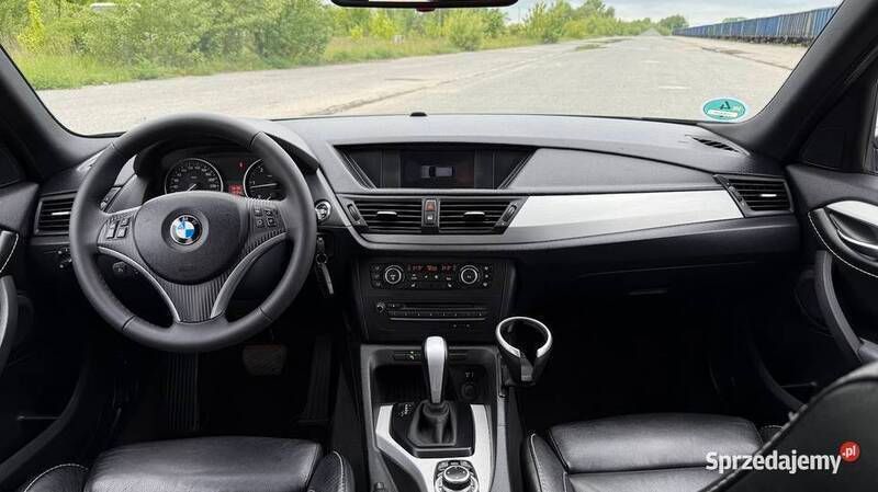 Czarny Używany 2010 BMW X1 SUV | 33 950 zł (Uczciwa cena) - Obraz 1/4