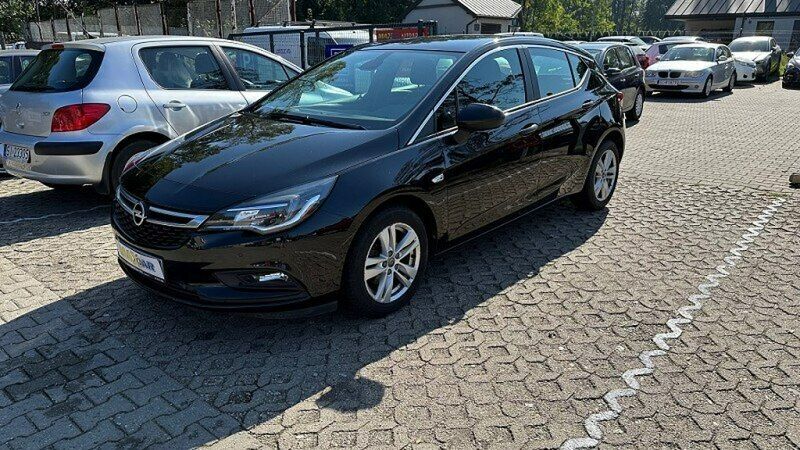Czarny Używany 2018 Opel Astra Hatchback | 52 900 zł (Drogi) - Obraz 1/4