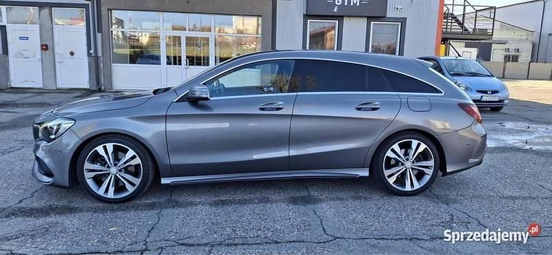 Grafitowy Używany 2017 Mercedes CLA220 Shooting Brake Kombi | 85 000 zł - Obraz 1/4