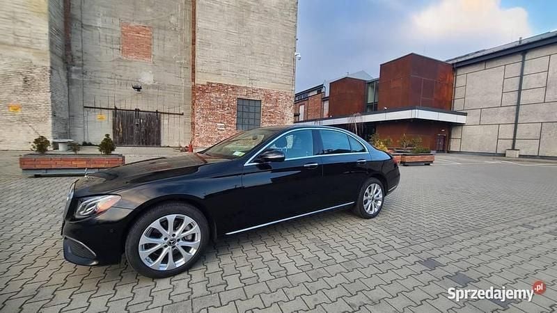 Używany 2018 Mercedes E300 | 105 000 zł - Obraz 1/4