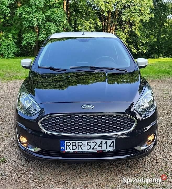Czarny Używany 2018 Ford Ka Plus Hatchback | 33 800 zł - Obraz 1/4
