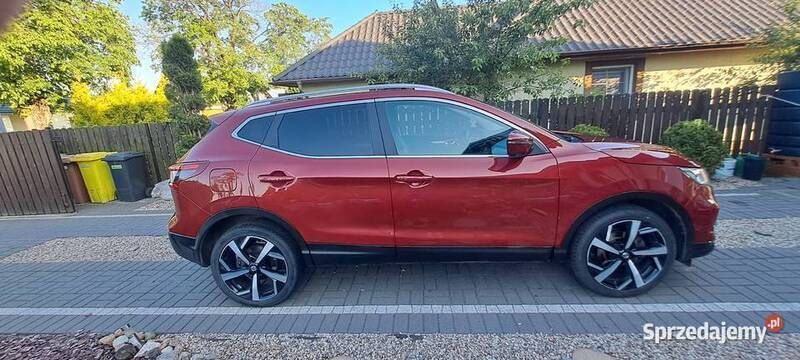 Bordowy Używany 2018 Nissan Qashqai SUV | 69 000 zł (Drogi) - Obraz 1/4