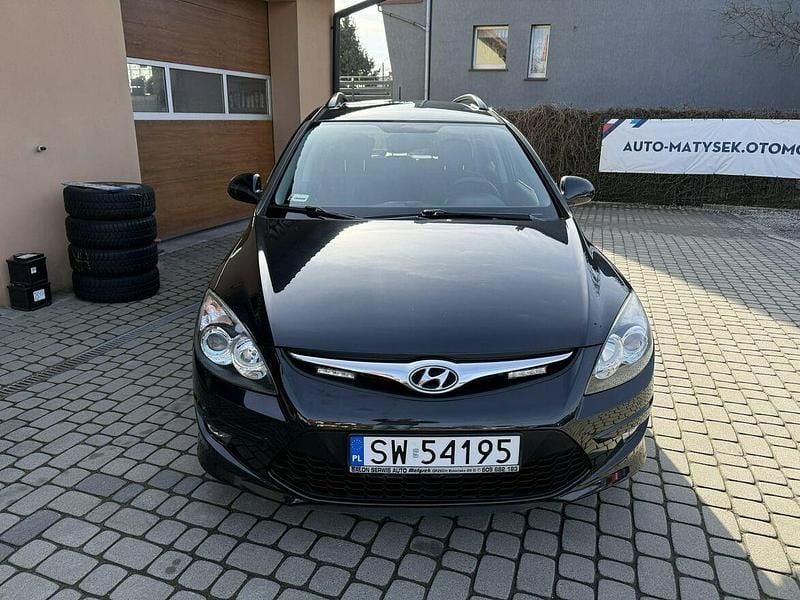 Używany Hyundai i30 109 KM (80 kW) 2011 Czarny Kombi