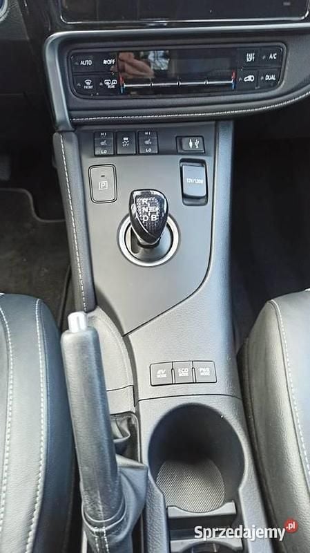 Używany Toyota Auris Hybrid Executive 2016 Szary Hatchback