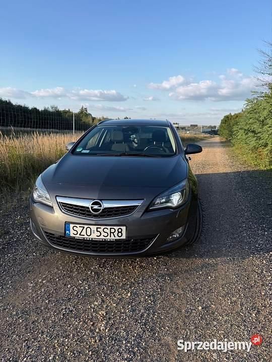 Szary Używany 2011 Opel Astra Kombi | 27 500 zł (Dość drogi) - Obraz 1/4